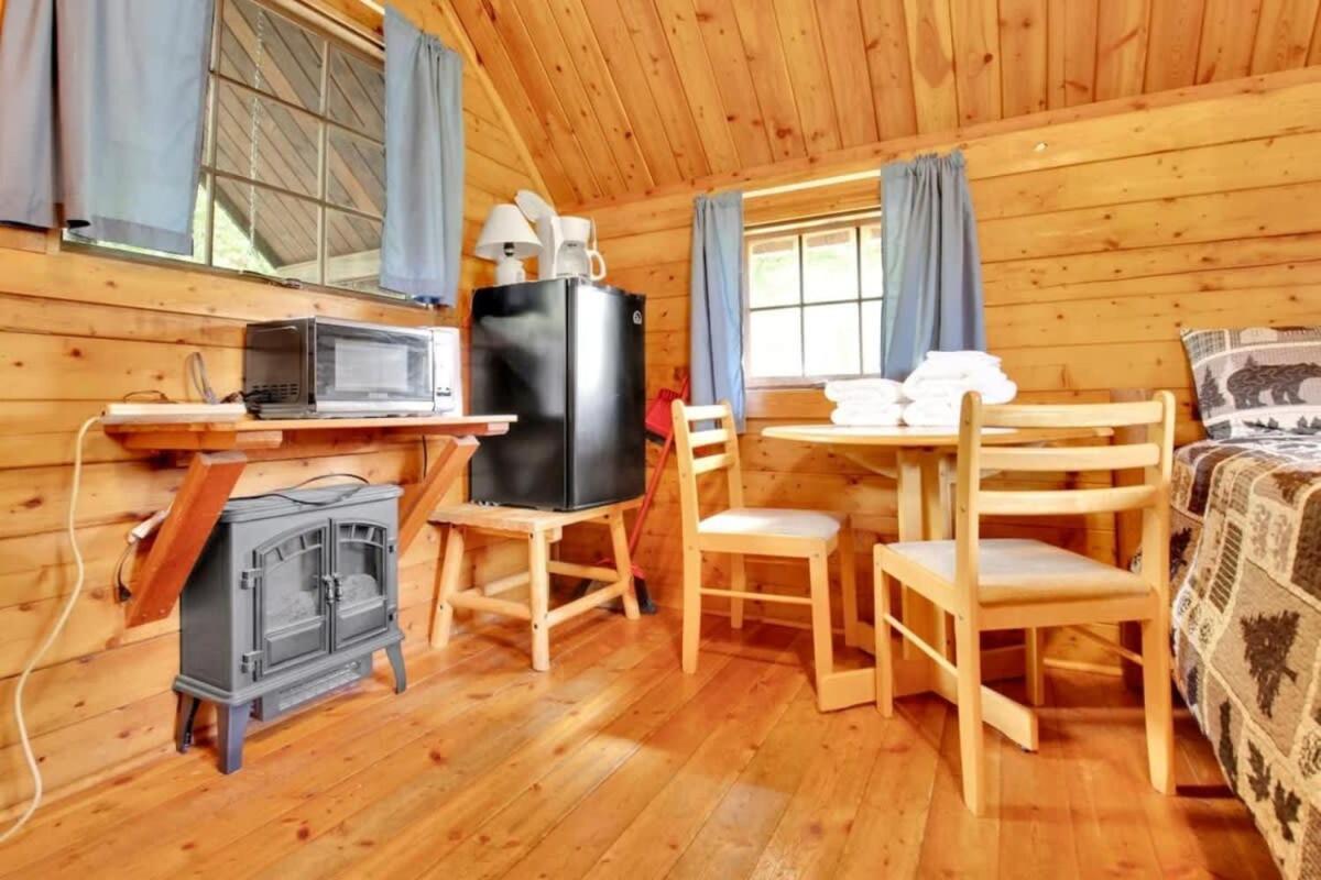 Rustic With Pool Access Holiday home *
