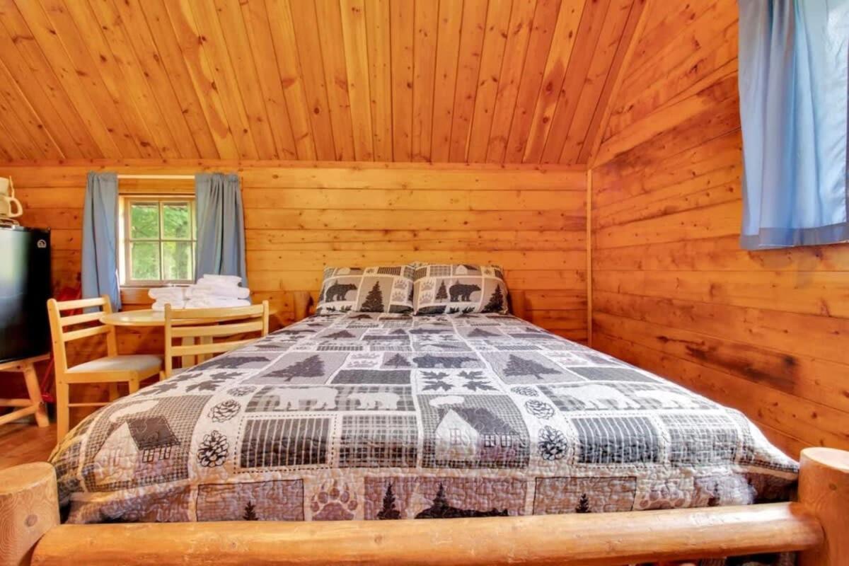Rustic With Pool Access * Bloomington