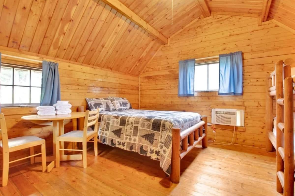 Rustic With Pool Access Holiday home *