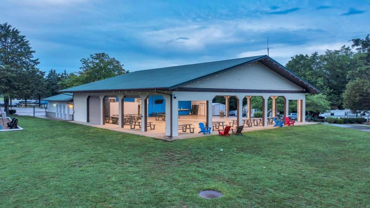 Rustic With Pool Access Bloomington