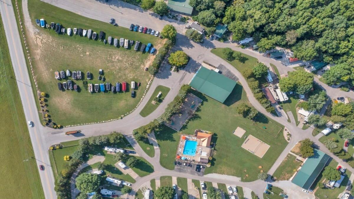 Rustic With Pool Access Holiday home Bloomington
