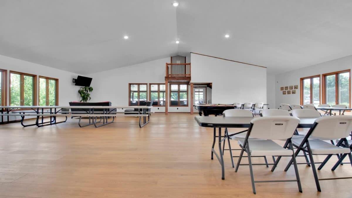 Rustic With Pool Access * Bloomington