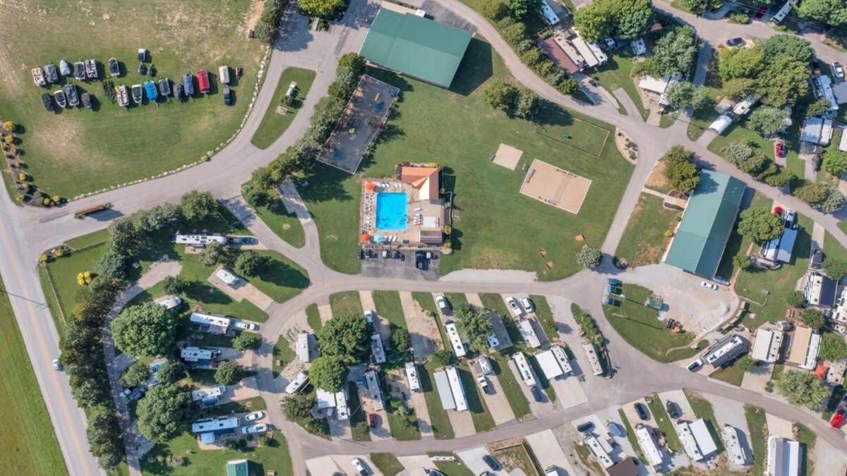 Rustic With Pool Access